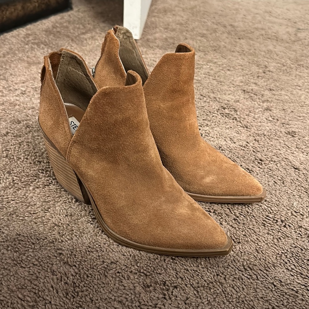 Steve Madden camryn cognac suede ankle boot